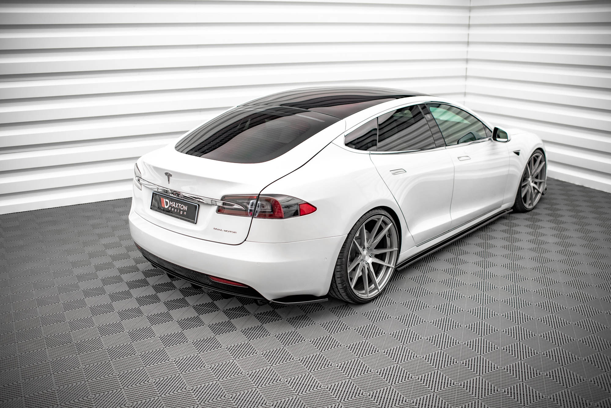 Seitenschweller Diffusor Maxton Tesla Model S - Aaron's Werkstatt